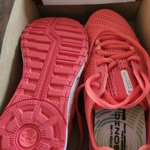 BRAND NEW UNDER ARMOUR 6.5